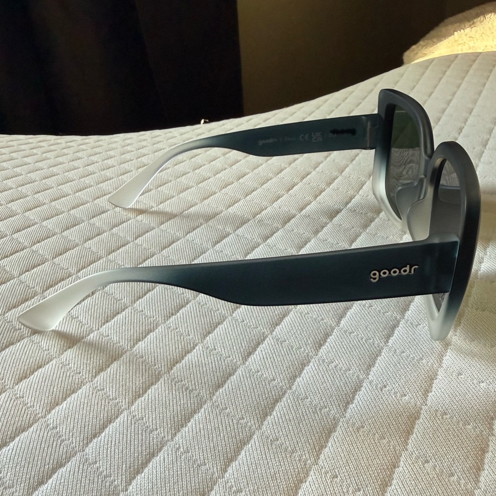 Oversized polarized Goodr - Picture 3 of 3